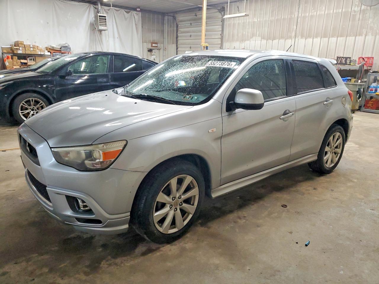 Salvage Mitsubishi Outlander Image