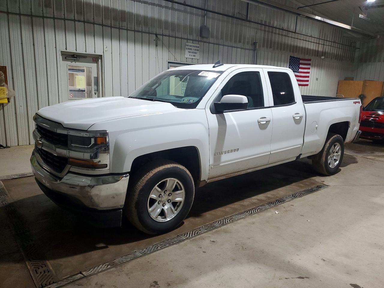 Salvage Chevrolet Silverado Image