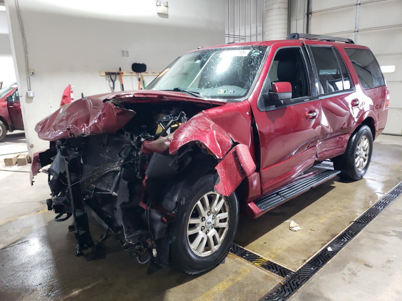 Salvage Ford Expedition Image