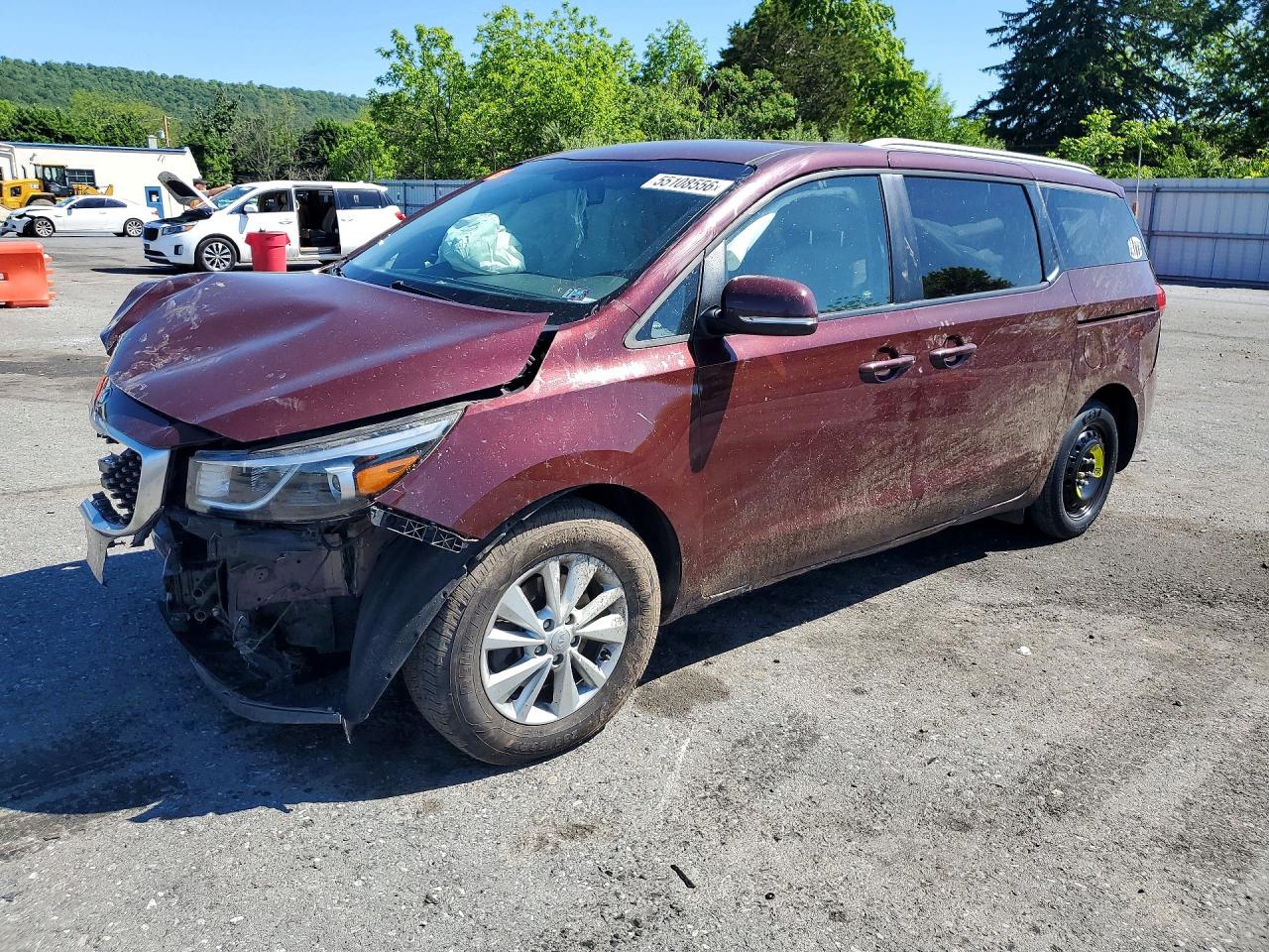Salvage Kia Sedona Image