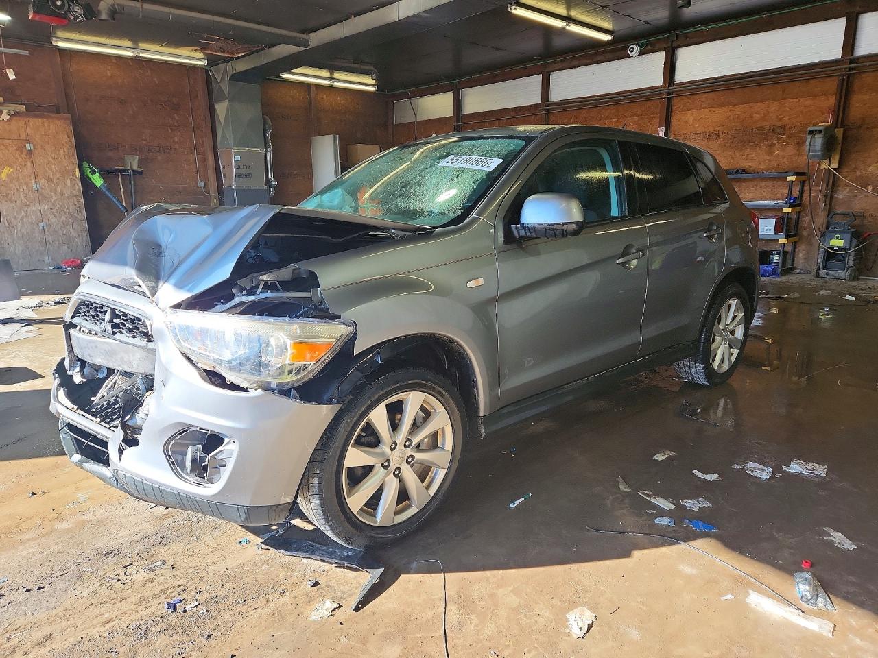 Salvage Mitsubishi Outlander Image