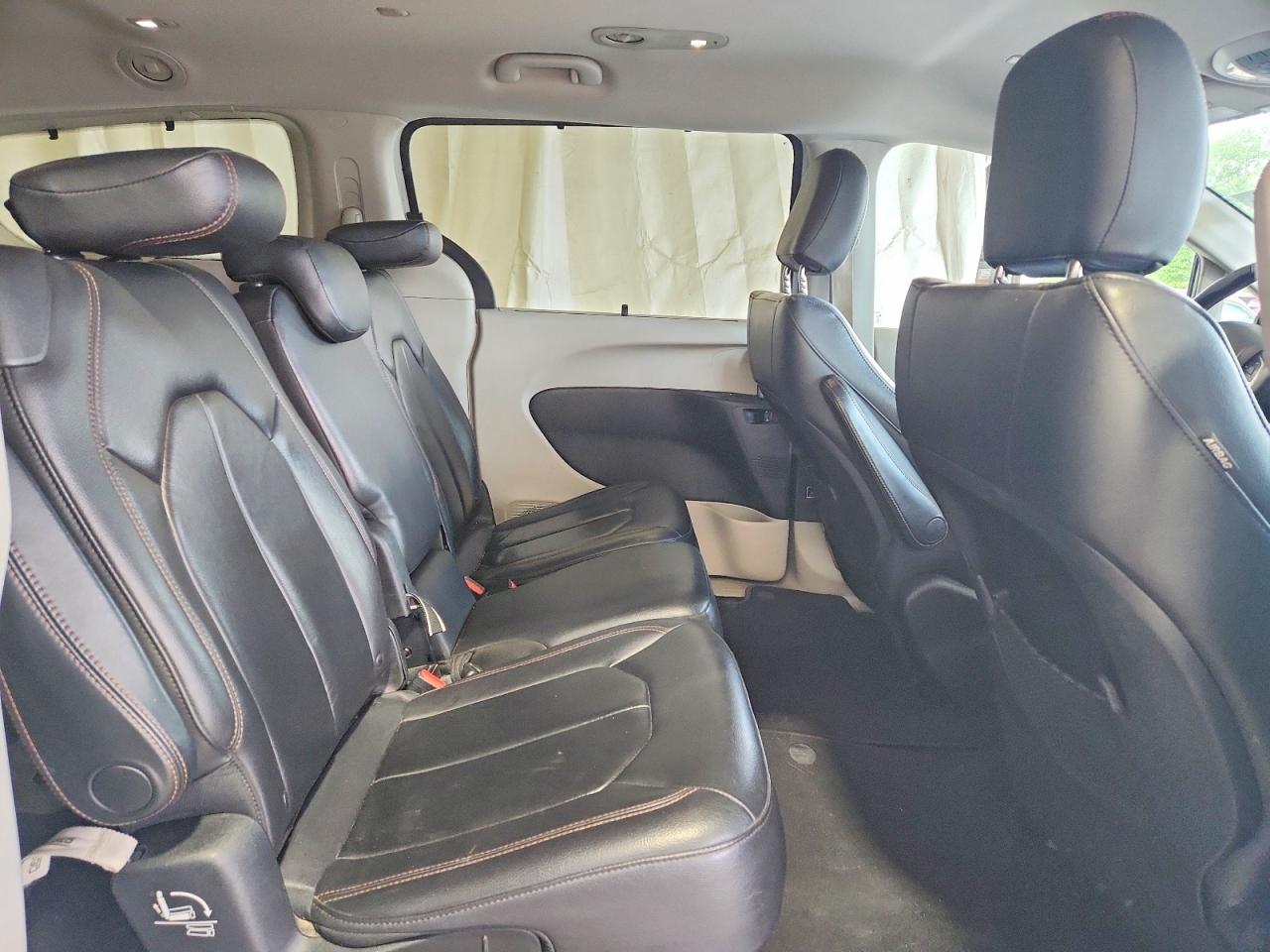 Chrysler Pacifica Touring L