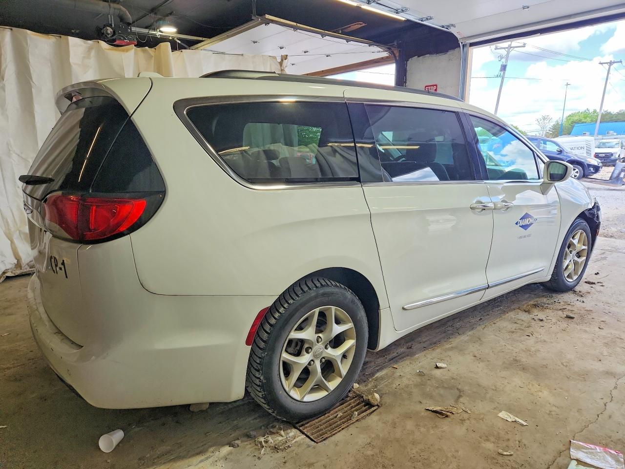 Chrysler Pacifica Touring L