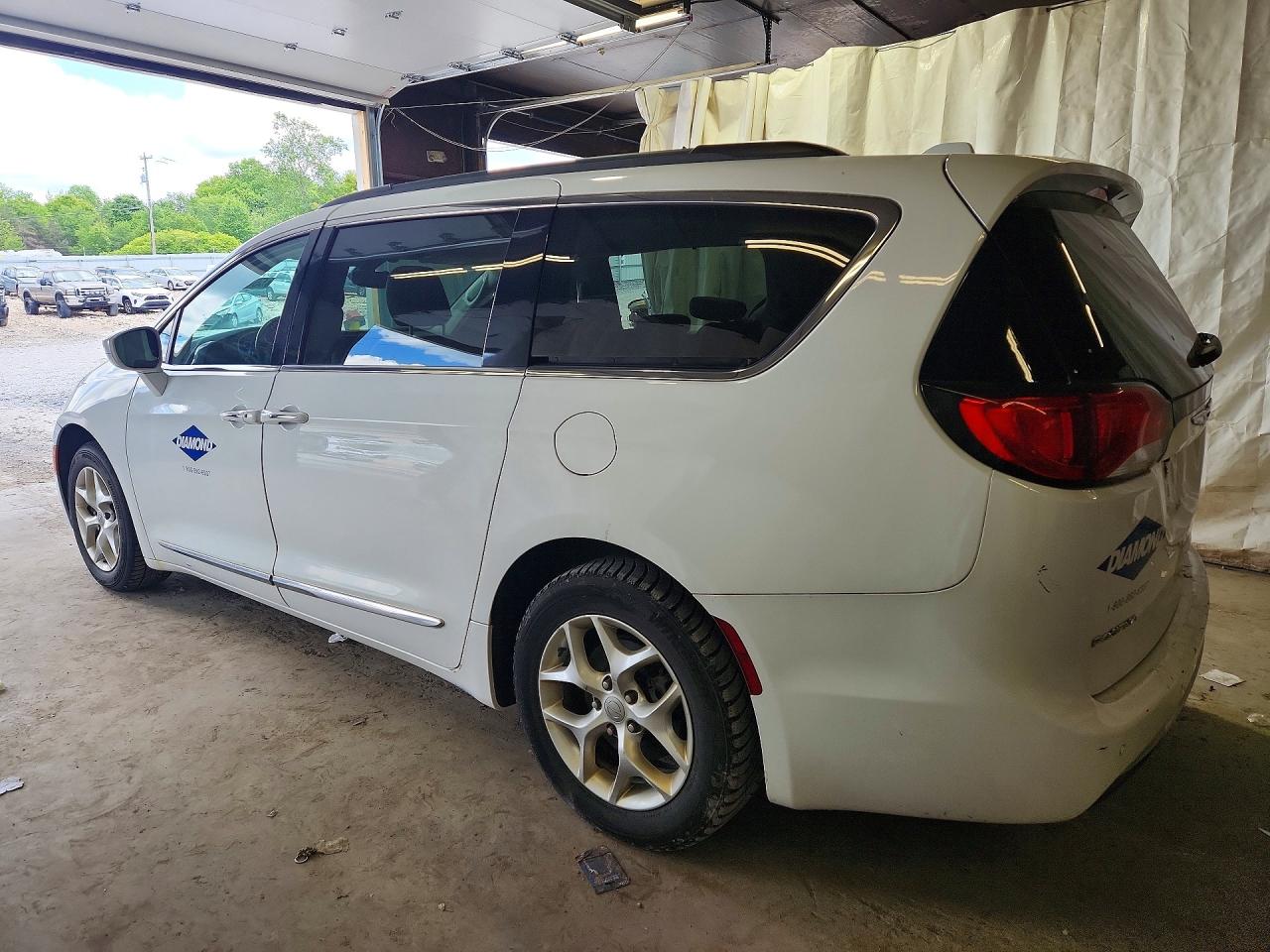 Chrysler Pacifica Touring L
