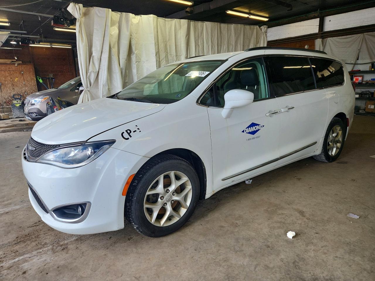 Salvage Chrysler Pacifica Image