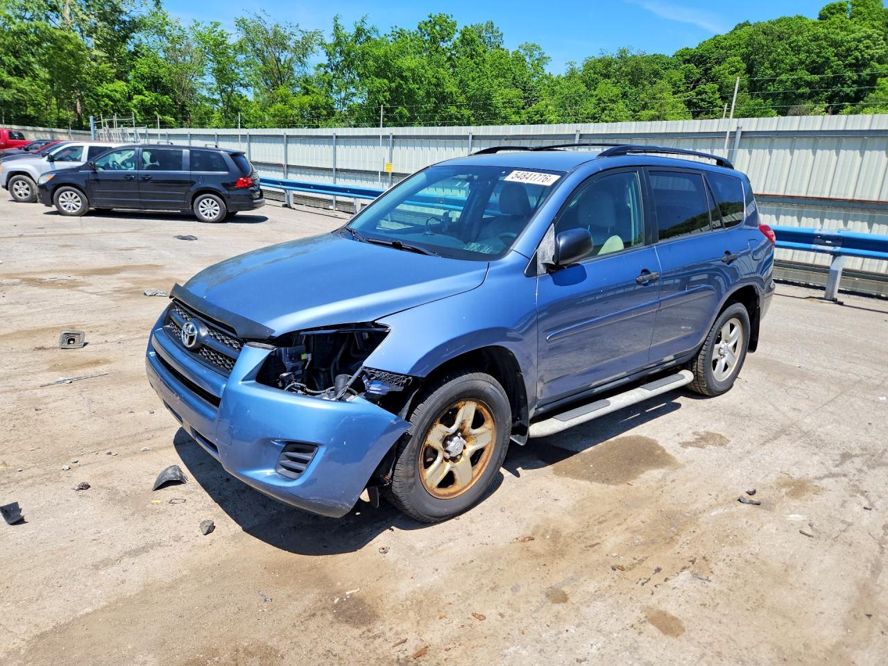 Salvage Toyota RAV4 Image