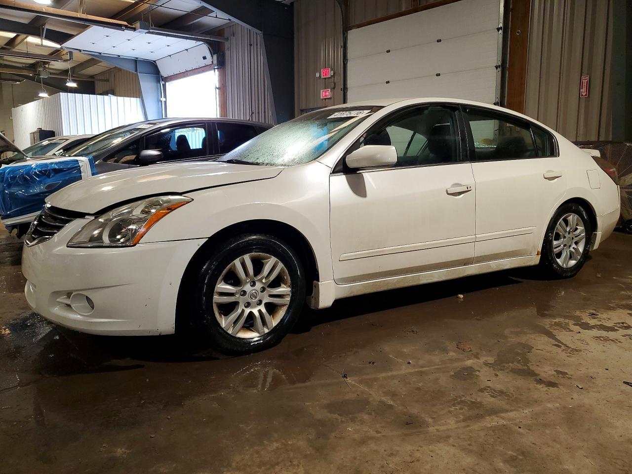 Salvage Nissan Altima Image