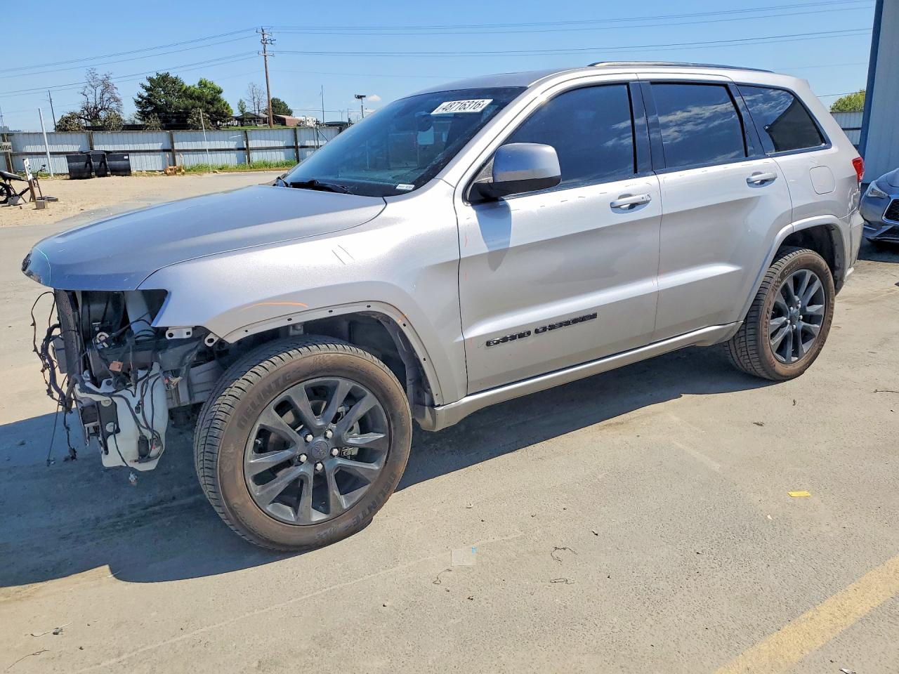 Salvage Jeep Cherokee Image