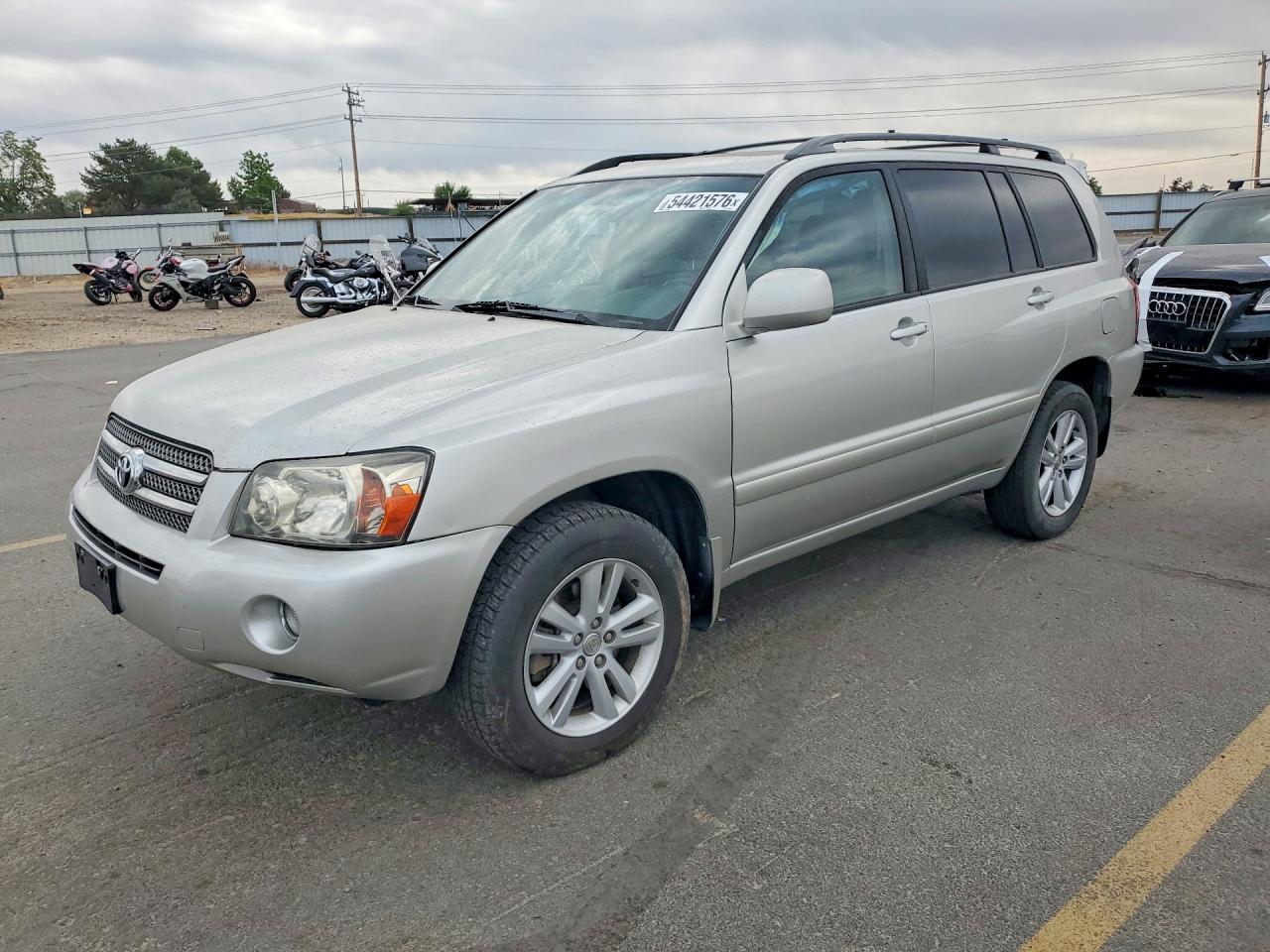 Salvage Toyota Highlander Image