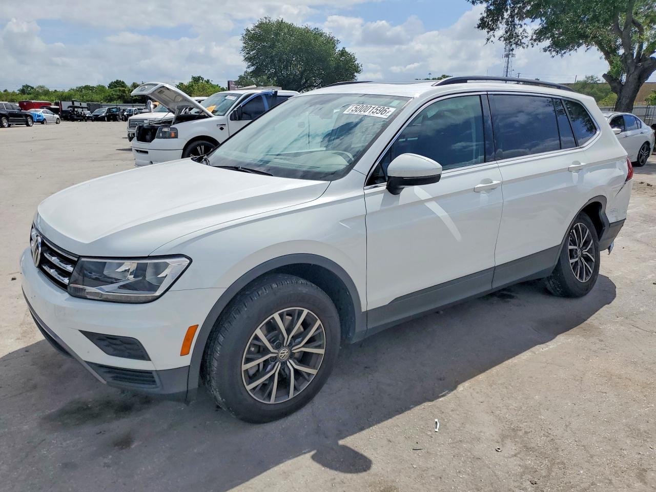 Salvage Volkswagen Tiguan Image