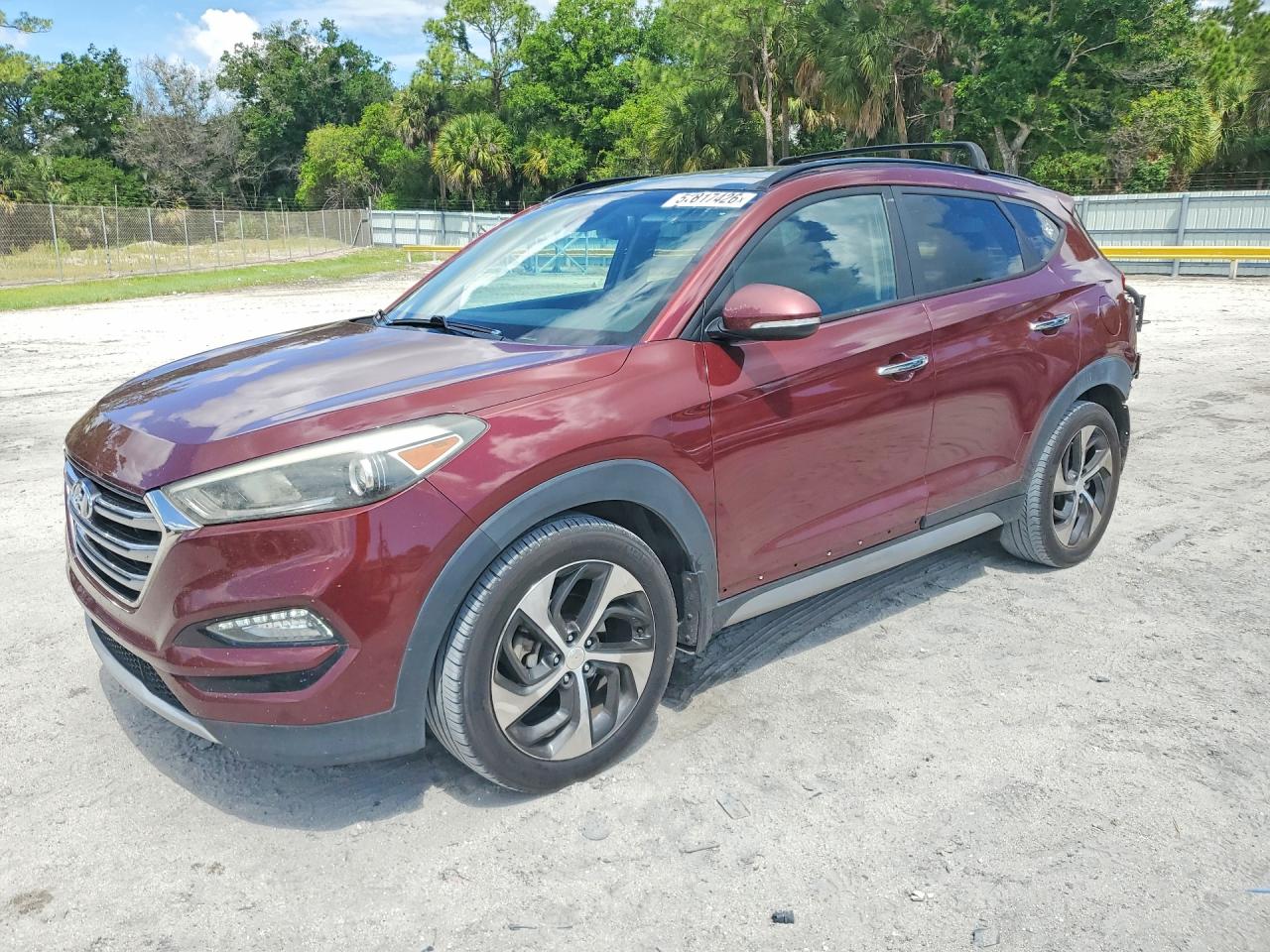 Salvage Hyundai TUCSON Image