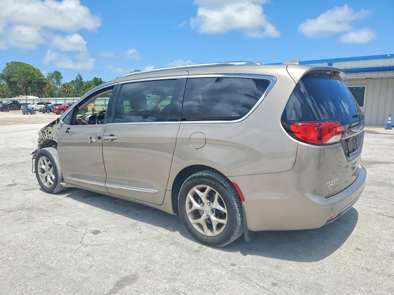 Chrysler Pacifica Limited