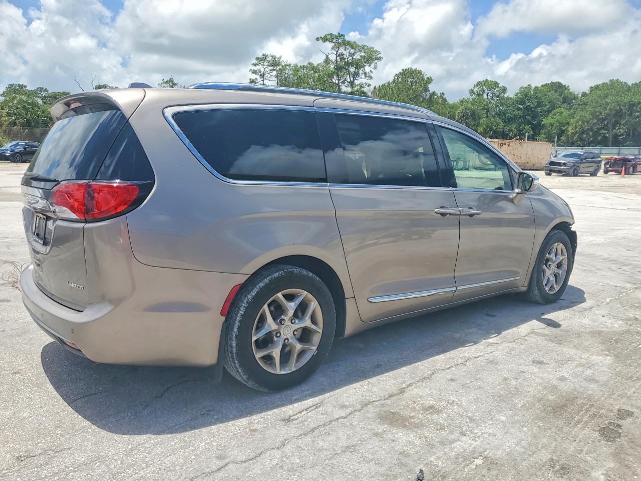 Chrysler Pacifica Limited