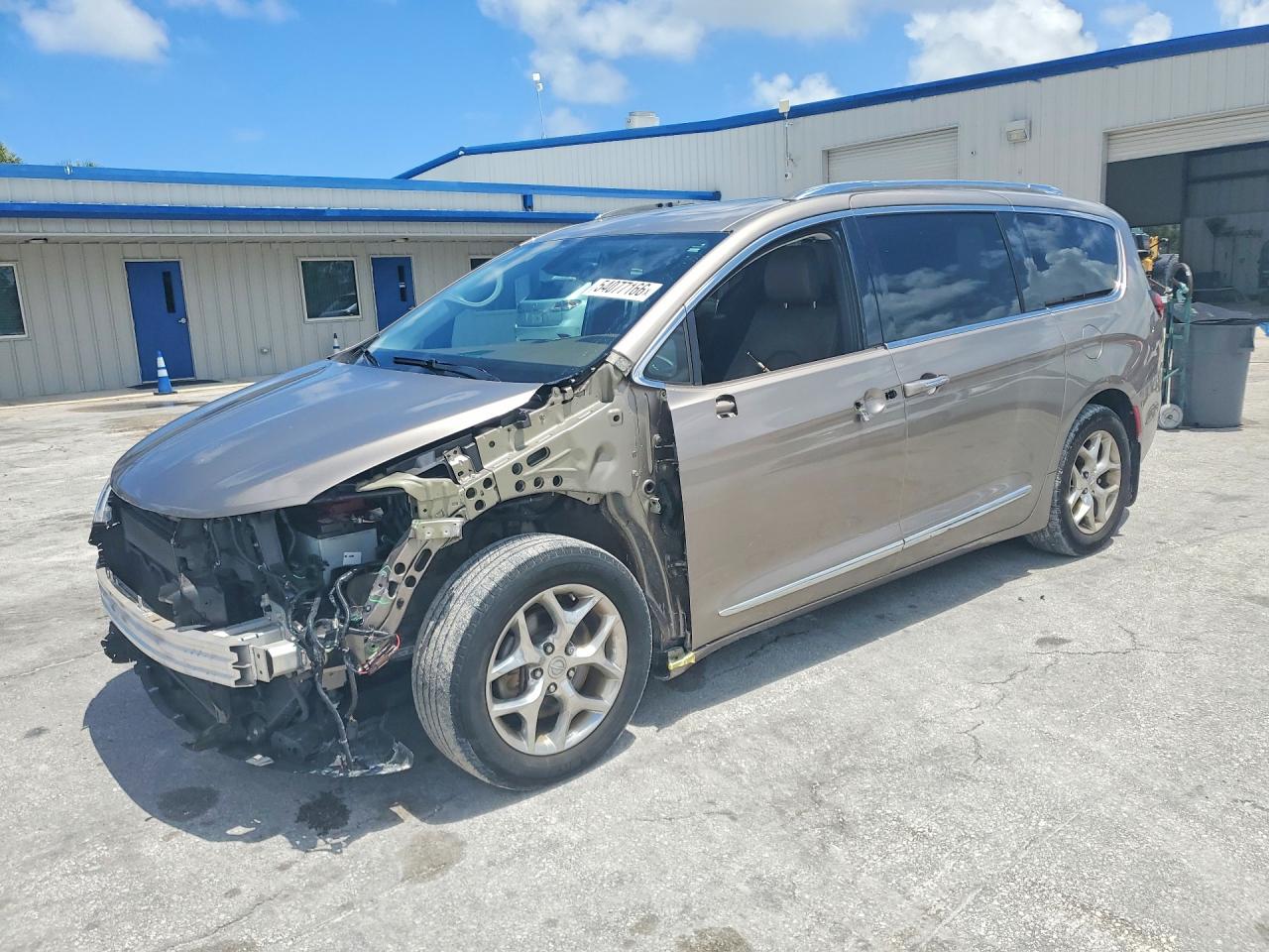 Salvage Chrysler Pacifica Image