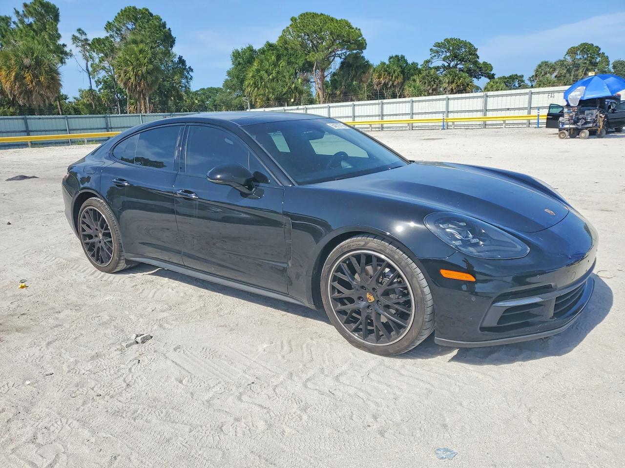 Porsche Panamera Base