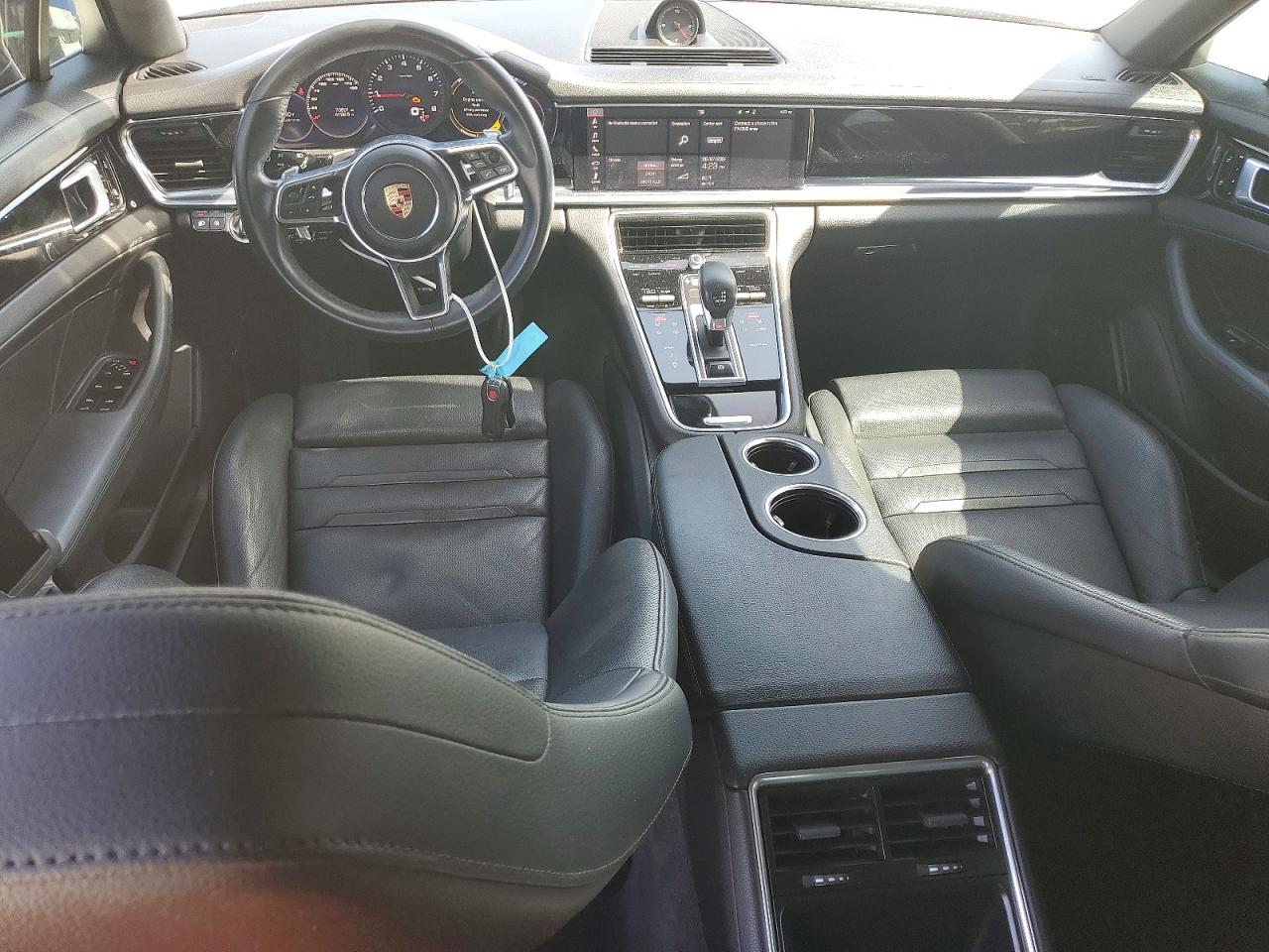 Porsche Panamera Base