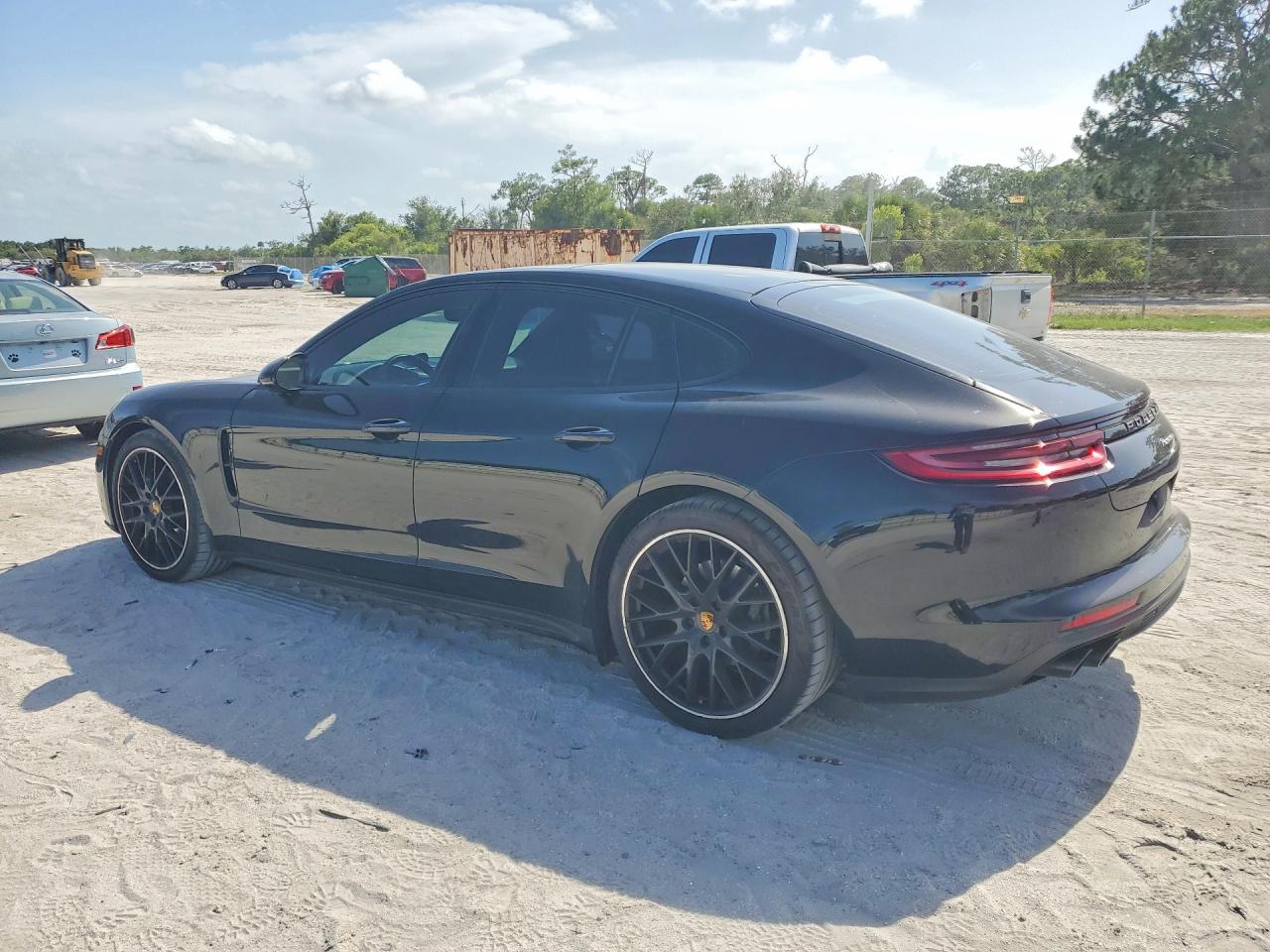 Porsche Panamera Base