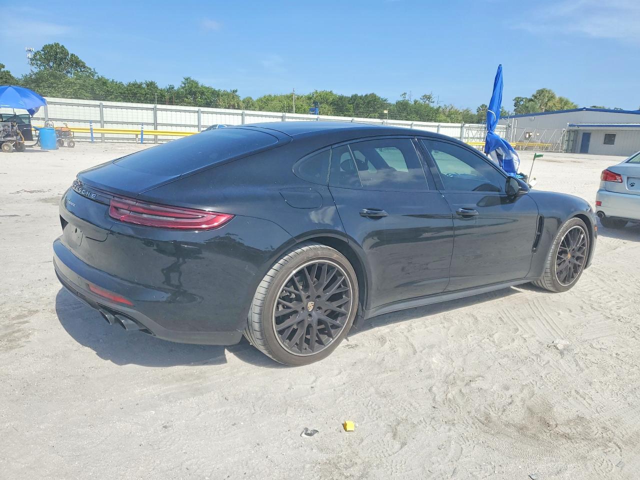 Porsche Panamera Base