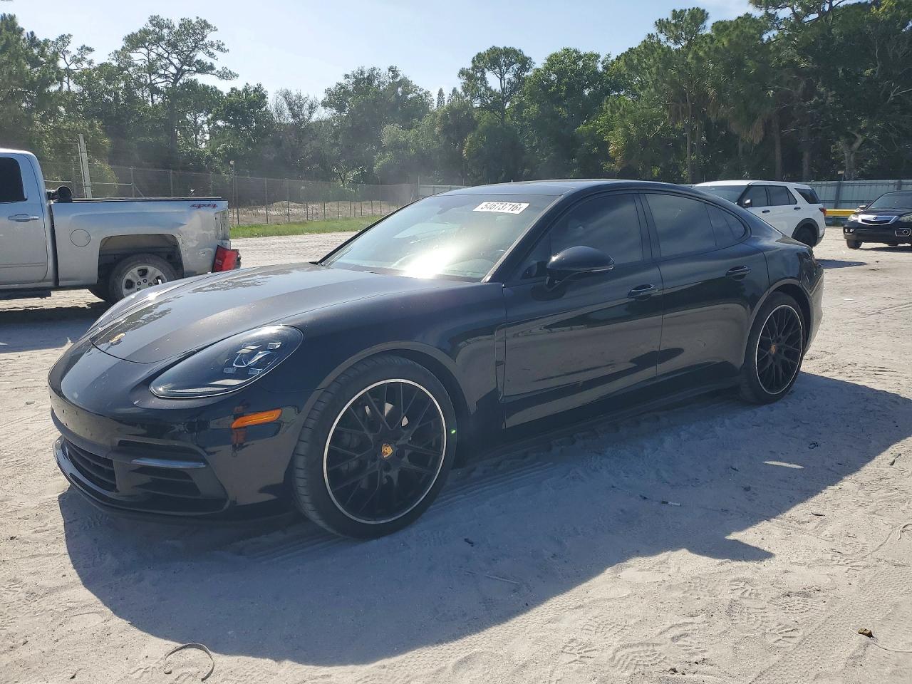 Salvage Porsche Panamera Image