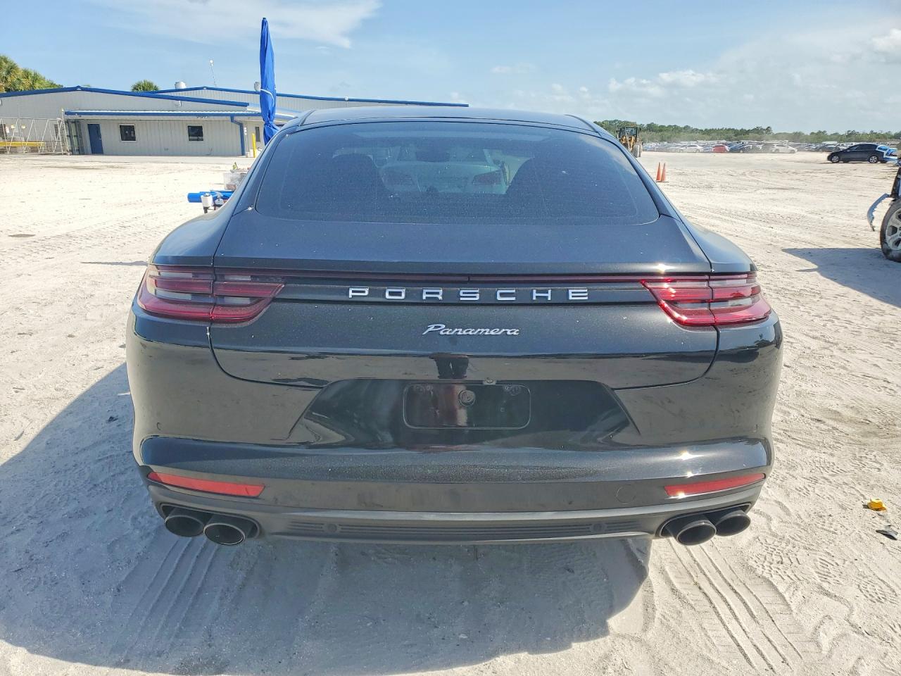 Porsche Panamera Base