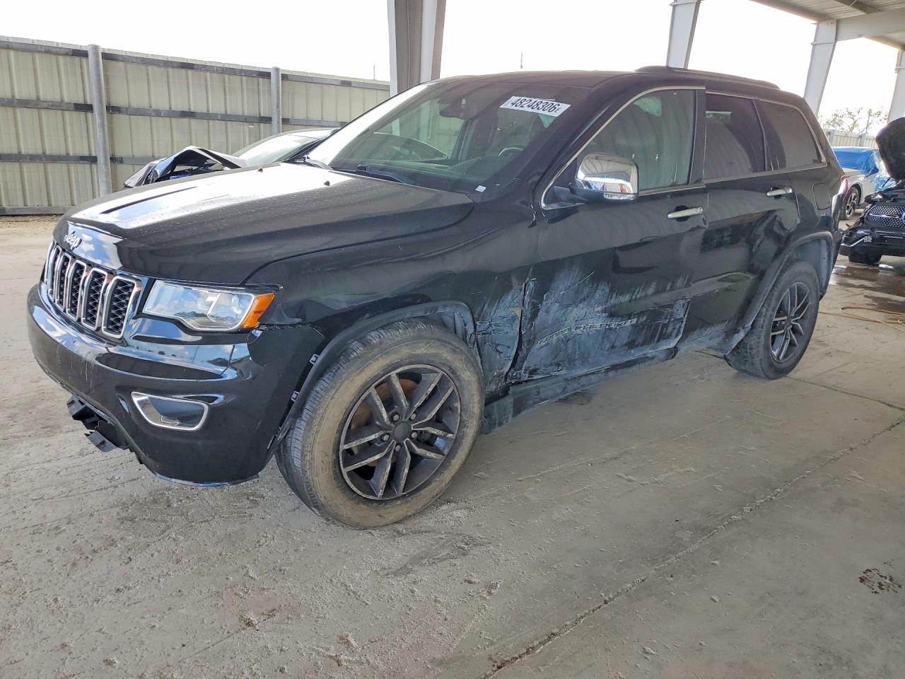 Salvage Jeep Cherokee Image