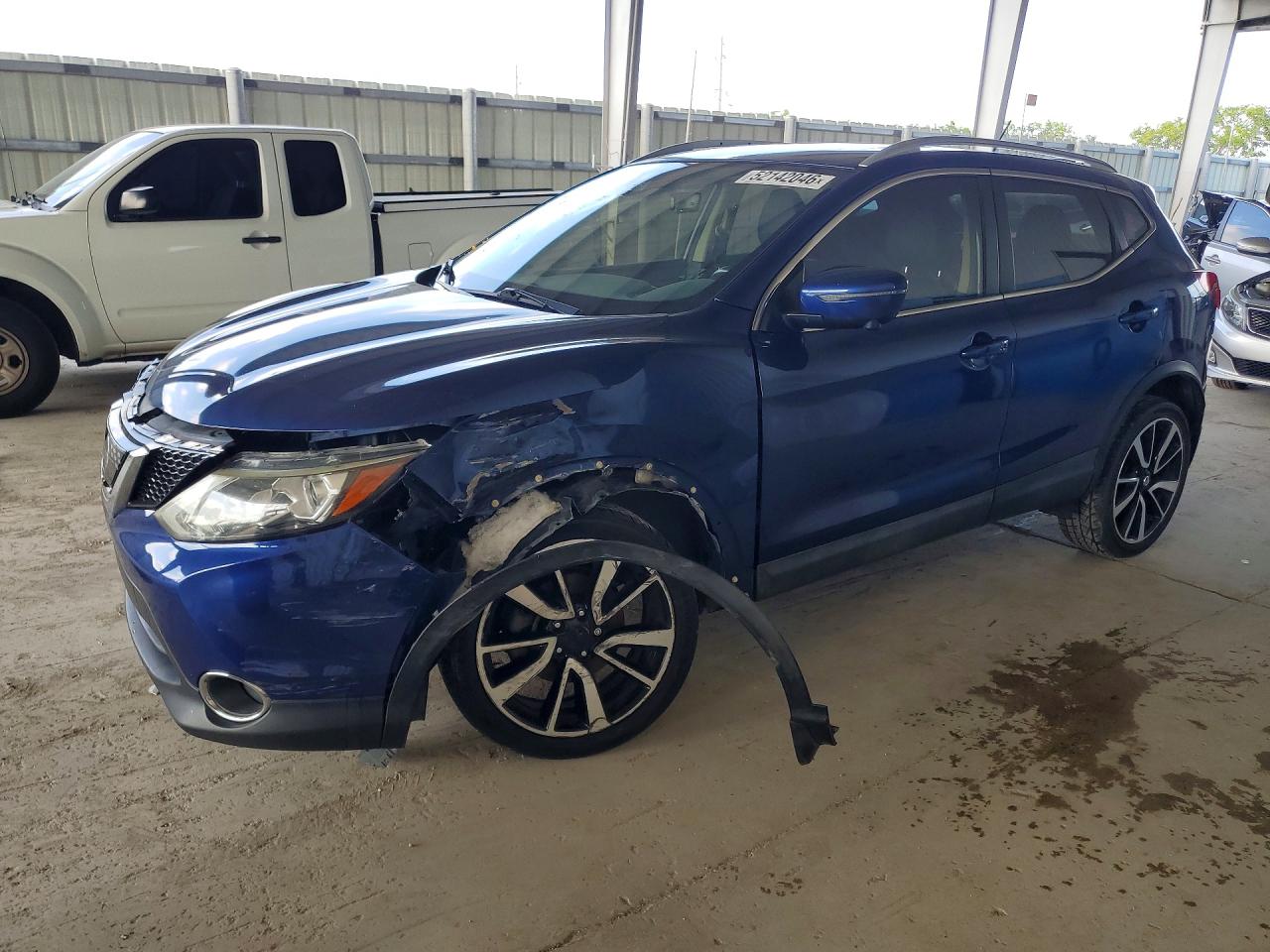 Salvage Nissan Rogue Image