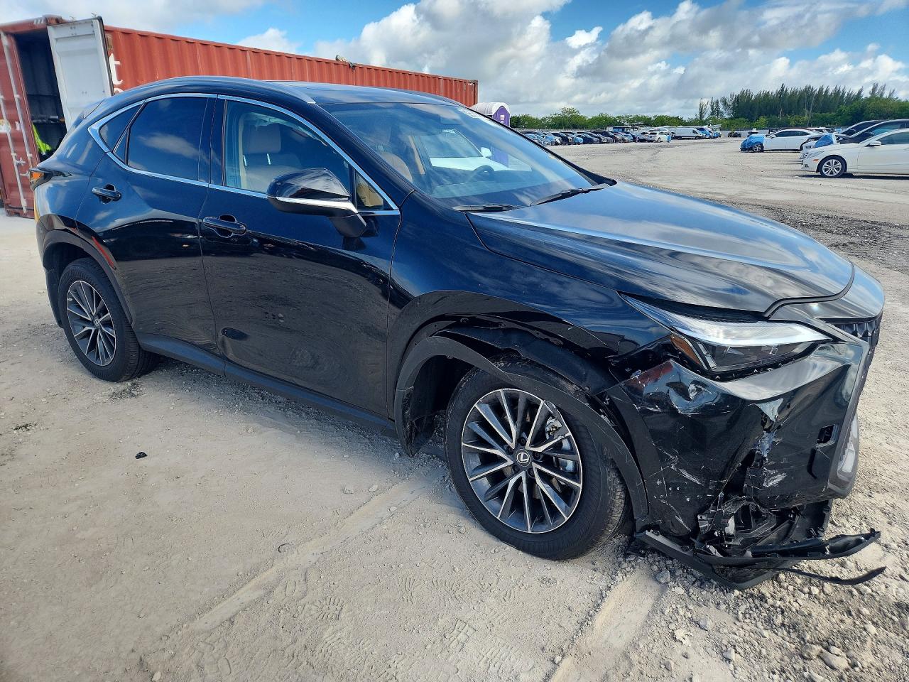 Lexus NX Base