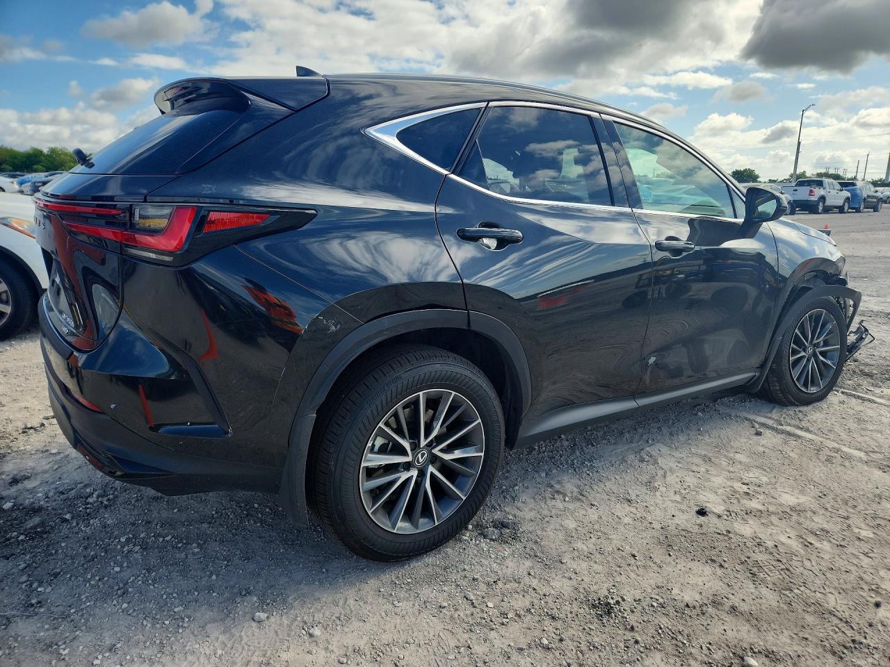 Lexus NX Base