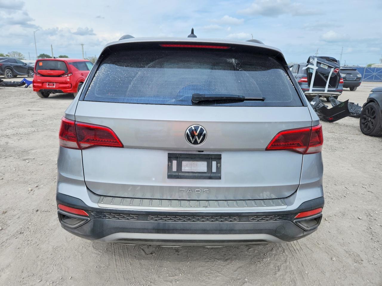 Volkswagen Taos S