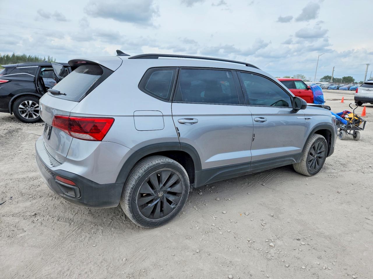 Volkswagen Taos S