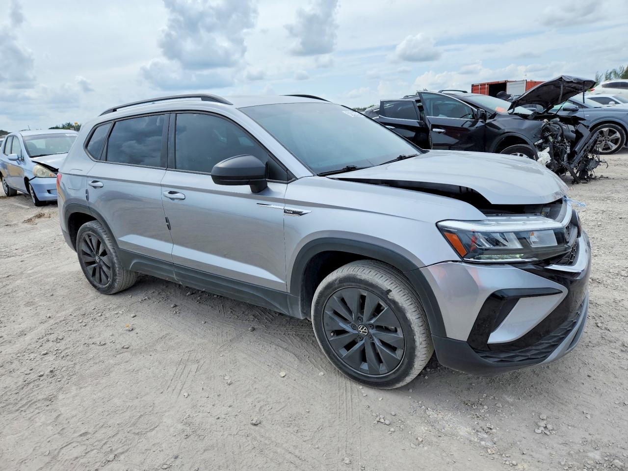 Volkswagen Taos S