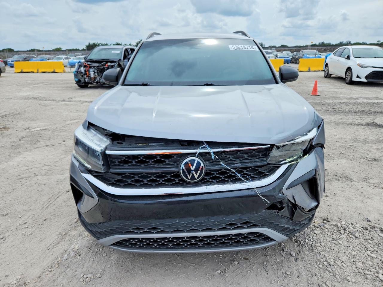 Volkswagen Taos S