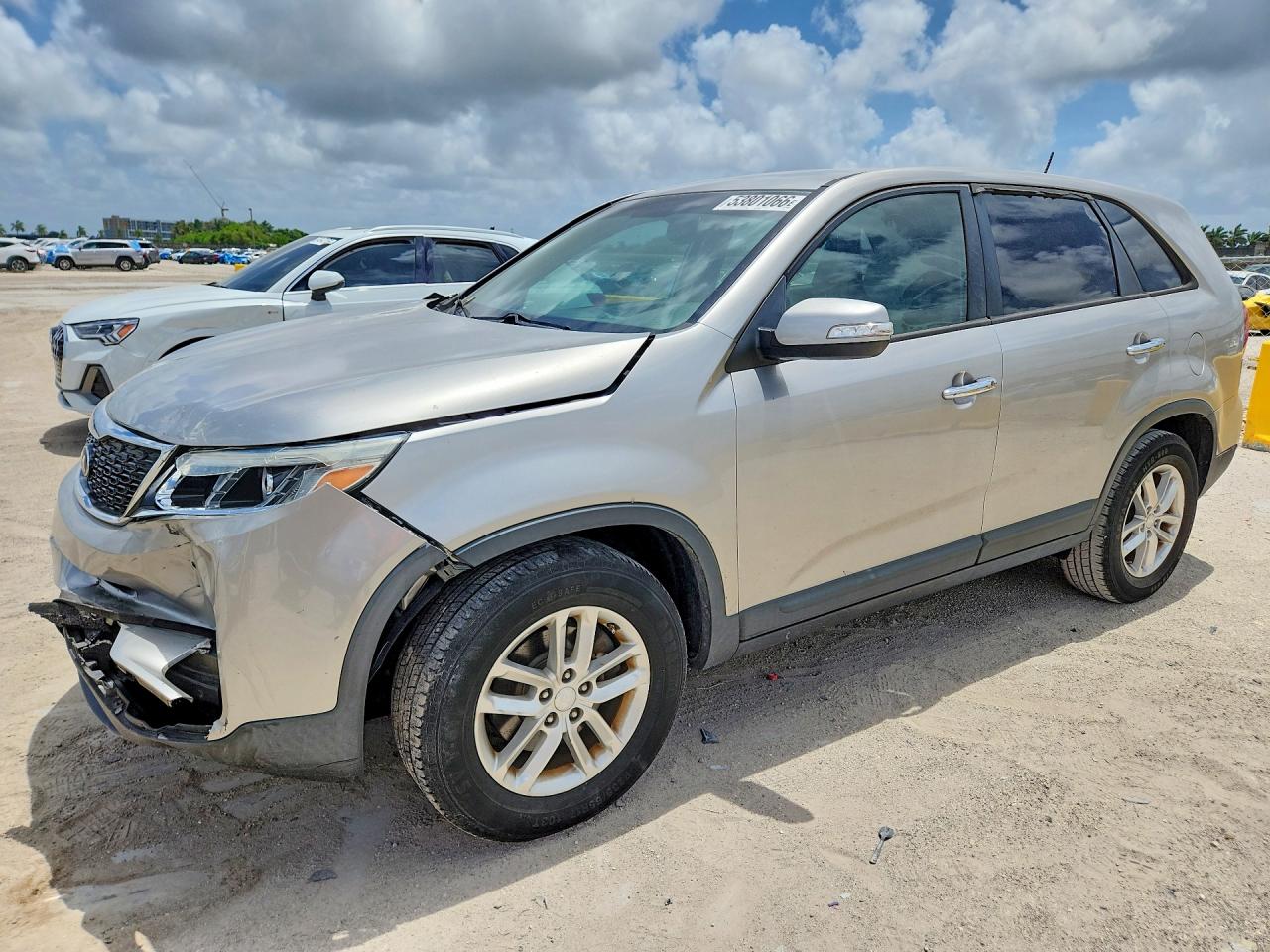 Salvage Kia Sorento Image