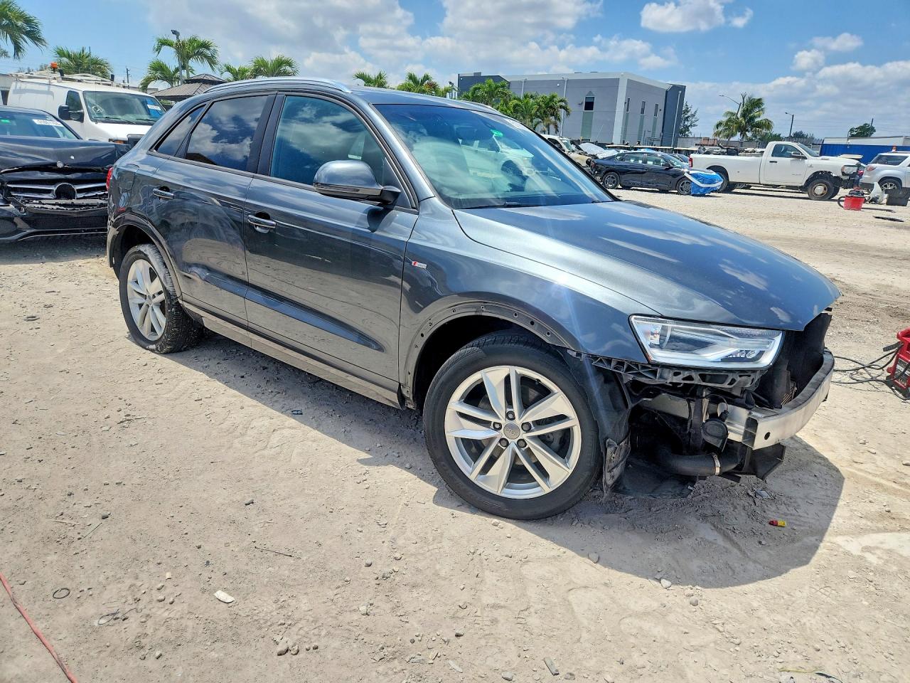 Audi Q3 Premium