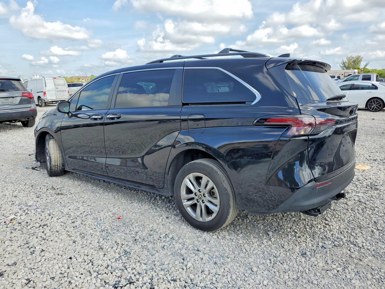 Toyota Sienna Woodland Edition