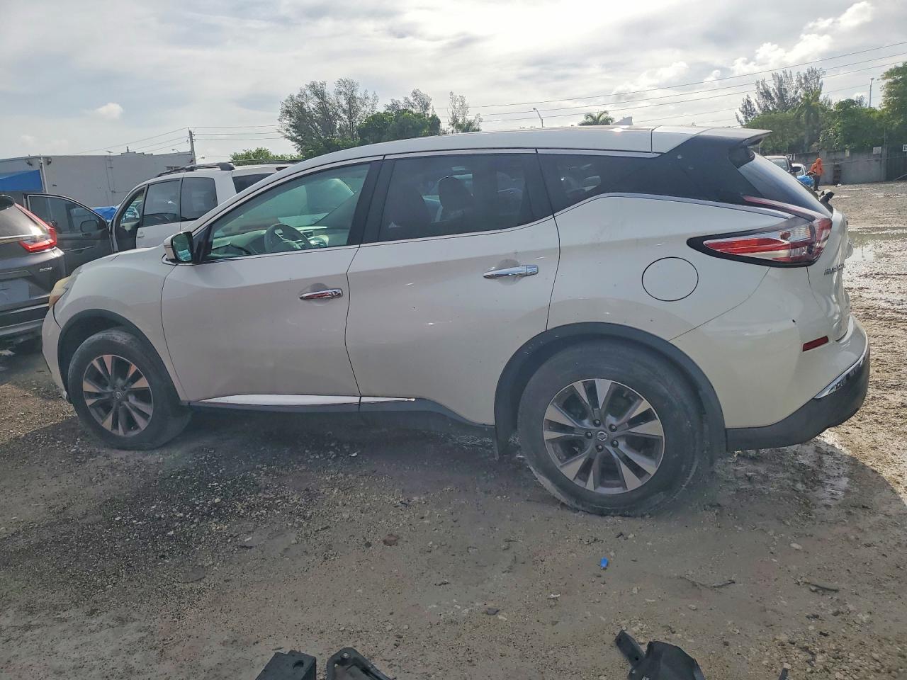 Nissan Murano S