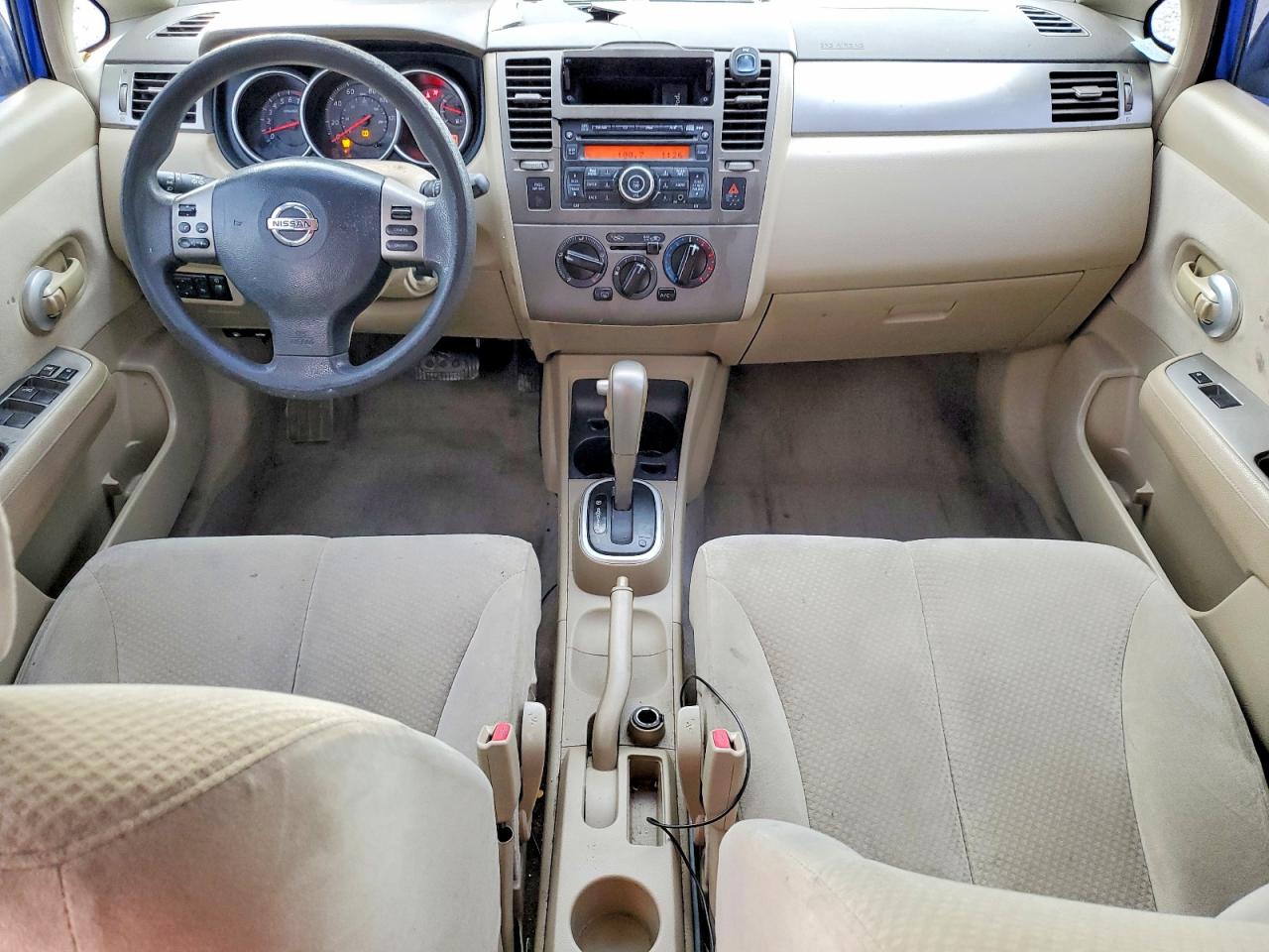 Nissan Versa 1.8 S