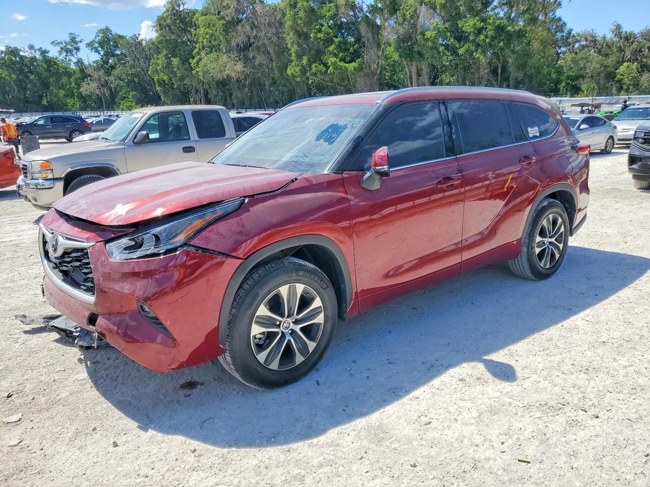 Salvage Toyota Highlander Image