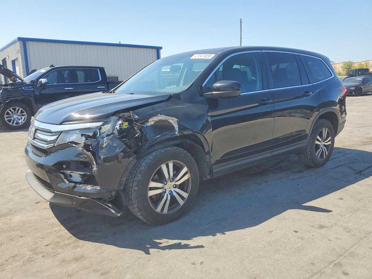 Salvage Honda Pilot Image