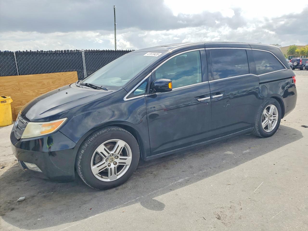 Salvage Honda Odyssey Image