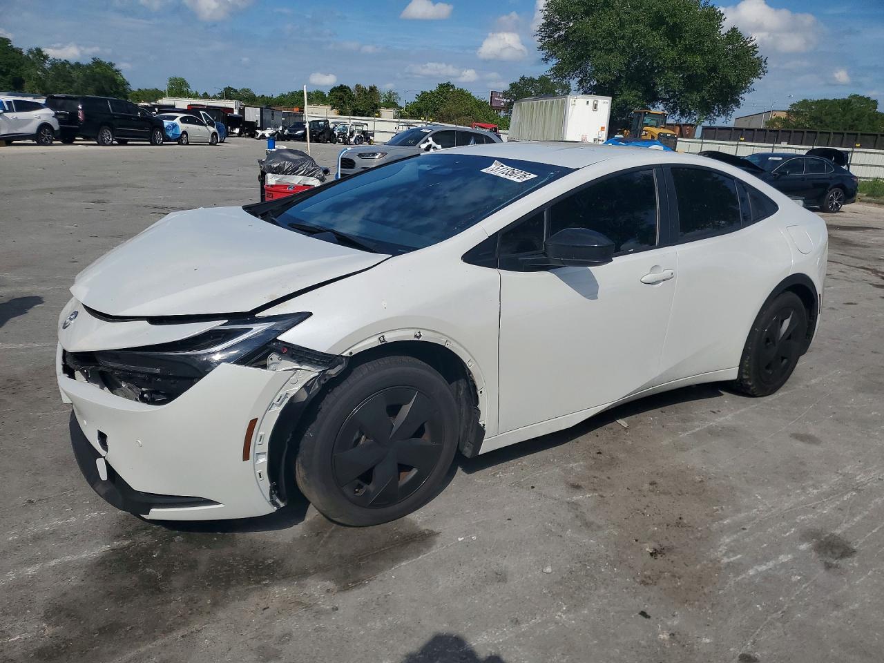 Salvage Toyota Prius Image