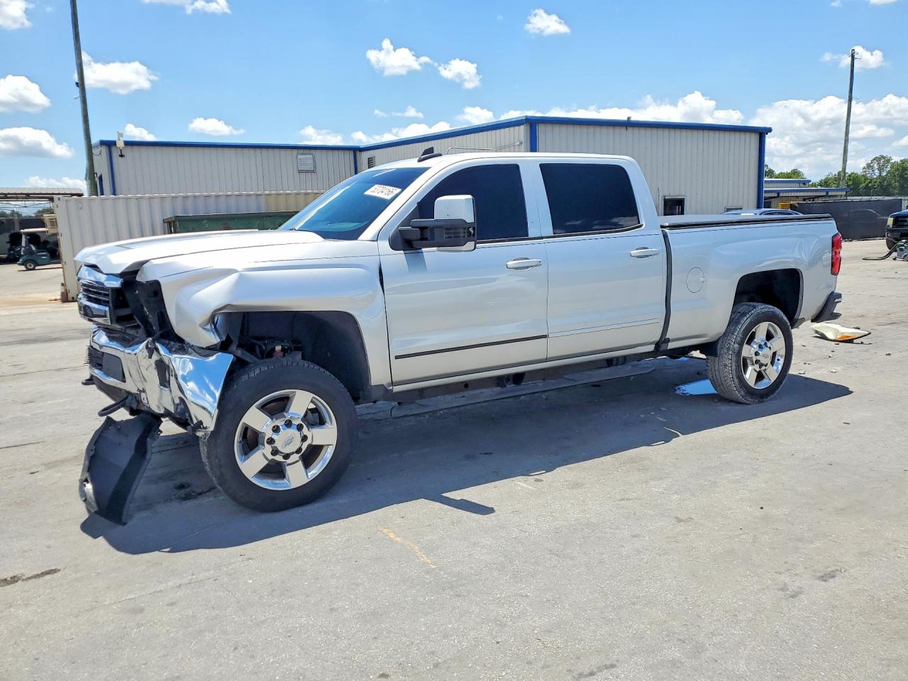 Salvage Chevrolet Silverado Image