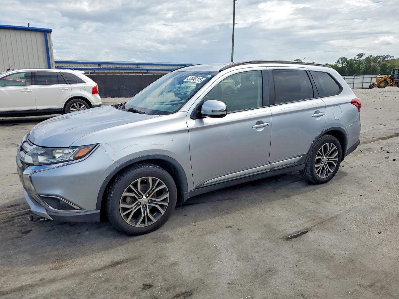 Salvage Mitsubishi Outlander Image