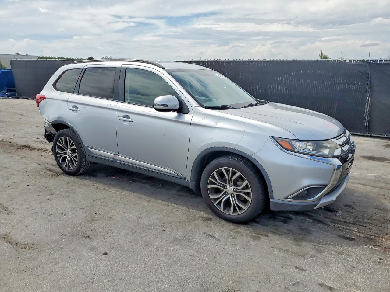 Mitsubishi Outlander Se