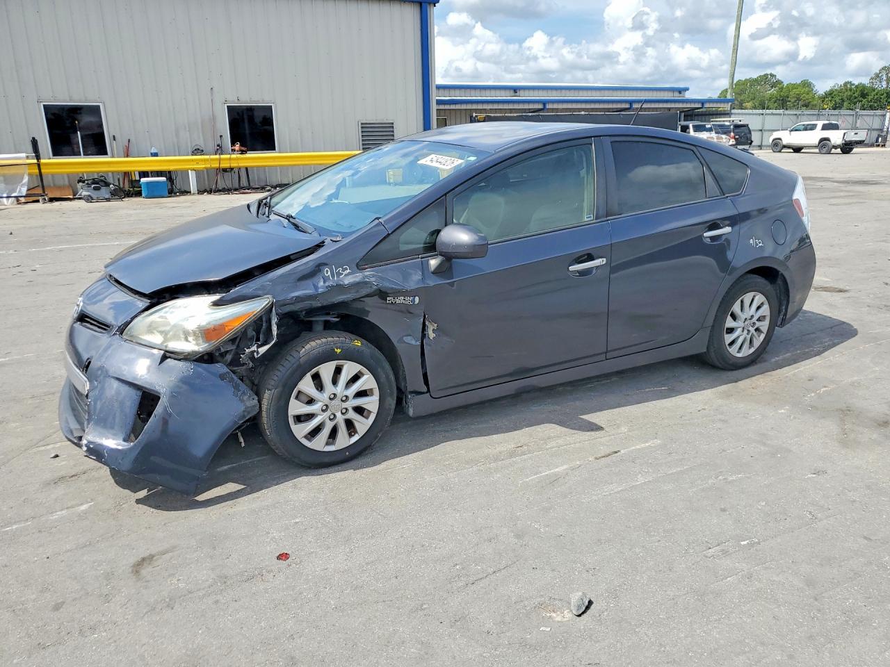Salvage Toyota Prius Image