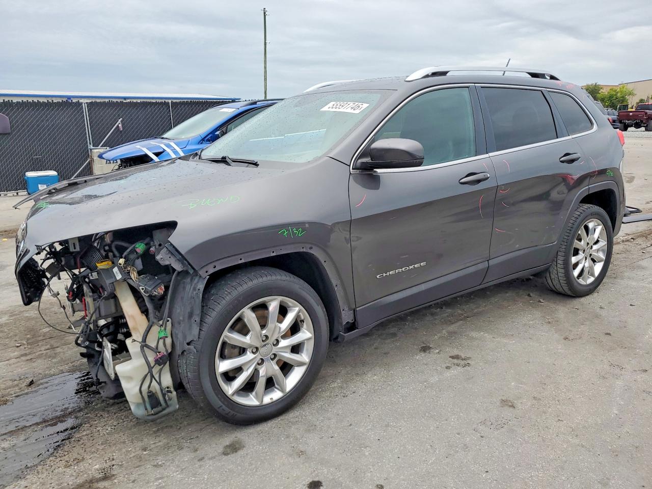 Salvage Jeep Cherokee Image