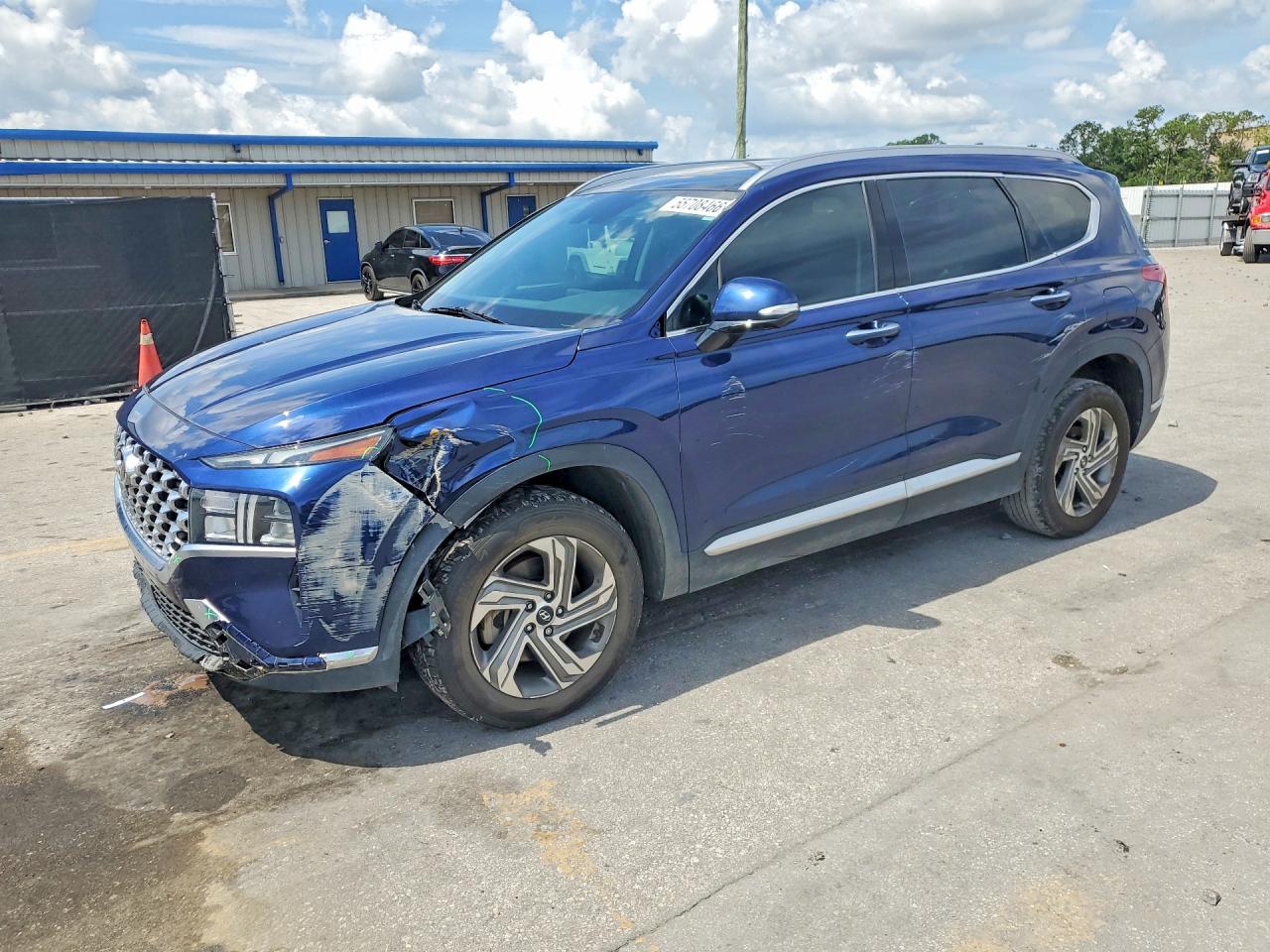 Salvage Hyundai SANTA FE Image