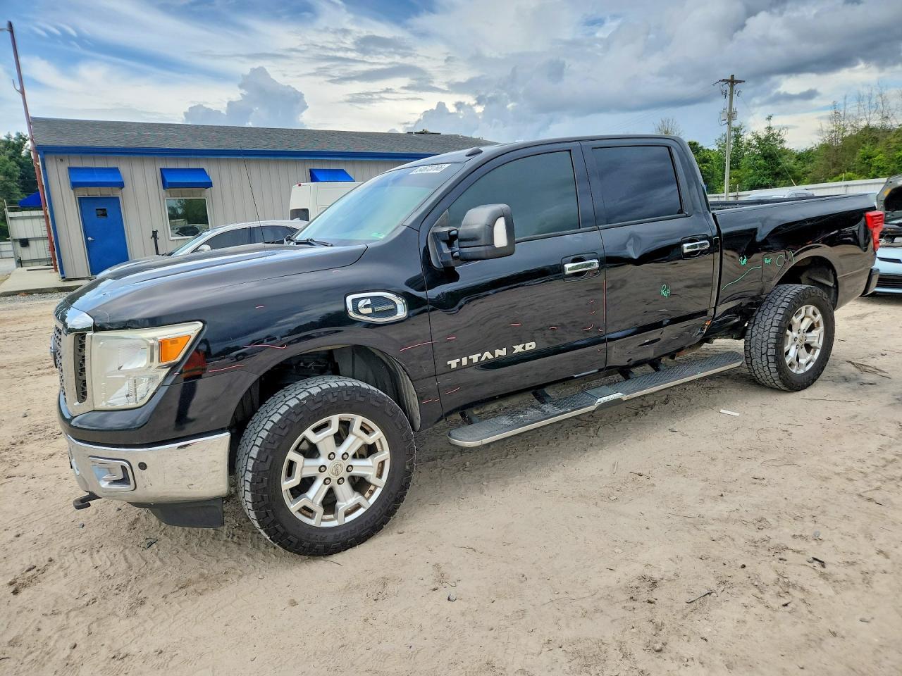Salvage Nissan Titan Image
