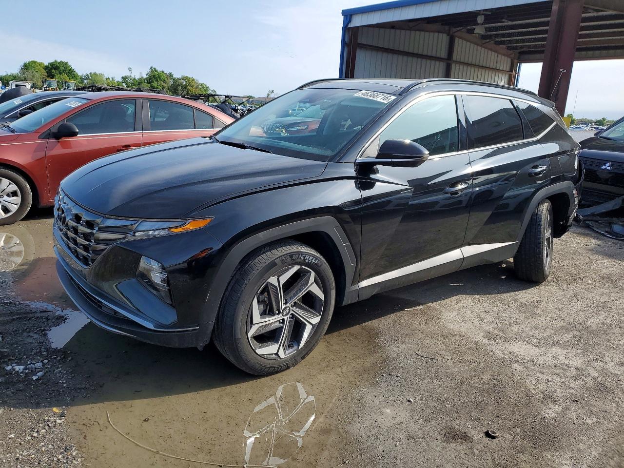 Salvage Hyundai TUCSON Image