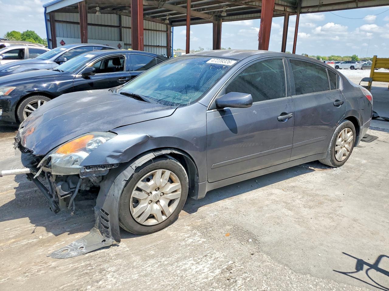 Salvage Nissan Altima Image